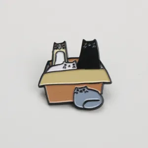 Simpatico gatto cartone animato famiglia scatola cartone spilla smalto accessori moda