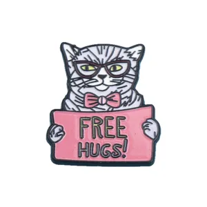 Mignon dessin animé chat émail broche avec lunettes tenant panneau accessoire de sac en métal