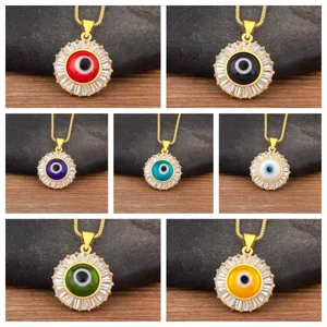 Collana con ciondolo malocchio placcato oro 18K con zirconi colorati e varie opzioni di colore.