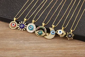 Bellissima collana con ciondolo malocchio multi-stile placcata oro con micro zirconi.