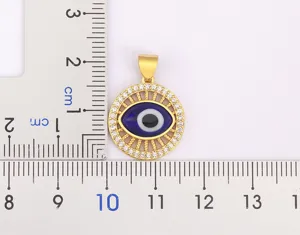 Ciondolo con occhio turco placcato in oro con zirconi micro pavé gioiello geometrico