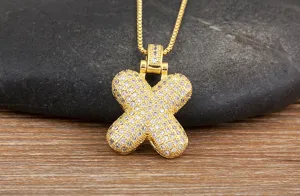 Collier pendentif trèfle à quatre feuilles gonflé en zirconium pavé plaqué or.
