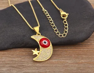 Collana con ciondolo malocchio luna stella placcata oro 18K con zirconi cubici luminosi.