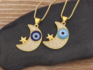 Squisita collana con ciondolo malocchio placcato oro 18k con luna e stella di zirconi.