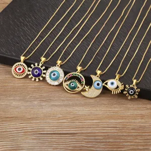 Meravigliosa collana con ciondolo malocchio placcato oro 18K con luminosi zirconi splendenti.
