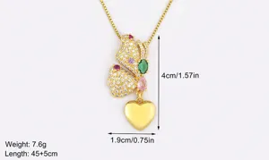 Collier pendentif cœur papillon plaqué or 18k avec des pierres zirconia colorées.