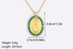 Collier pendentif Saint Jude plaqué or avec perles vertes, bijou religieux élégant.