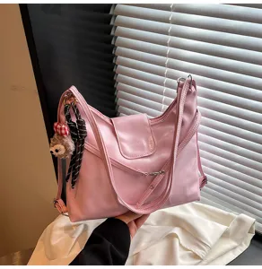 Vintage pink tote bag for women, large capacity shoulder bag with cute plush pendant.