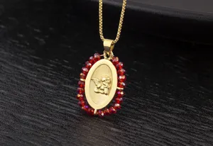 Squisita collana con ciondolo angelo ovale placcato oro 18k con perline di cristallo rosso