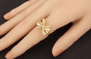 Eleganter 18k vergoldeter Zirkonia Schleifen Ring für Damen, offener Fingerschmuck.