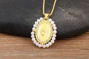 Vergulde ovale Maagd Maria hanger ketting met witte acryl kralen vintage design