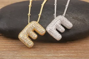 Collana con ciondolo lettera E a bolla in oro e argento con zirconi micro incastonati