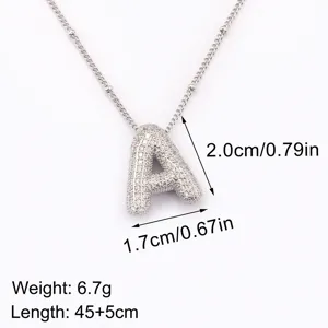 Collana con ciondolo a lettera A a bolla in argento con zirconi cubici scintillanti chic.