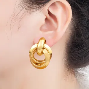Orecchini a cerchio geometrici e intrecciati in metallo dorato per donne, gioielli.