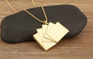 Verzwaarde speelkaart hanger ketting met delicate ketting, elegant sieradenontwerp voor dagelijks.