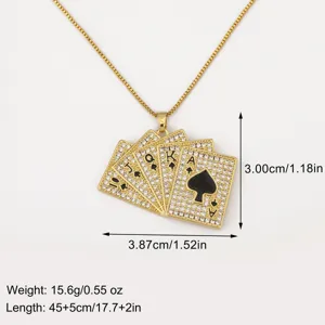 18k vergulde koperen pokerkaart ketting met volledige zirkonia en zwart emaille details.