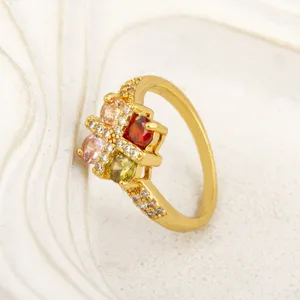 Vergoldeter bunter Zirkon Offener Ring für Damen Retro Luxus stilvolles Schmuckstück
