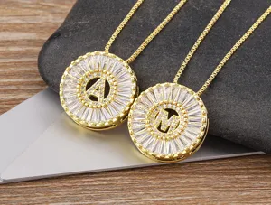 Collana con lettera iniziale oro pendente rotondo zircone cubico brillante gioiello regalo