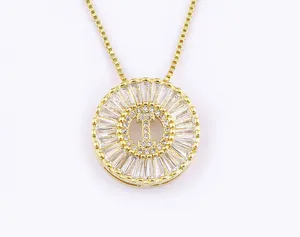 Collana con ciondolo lettera I in zircone cubico circolare placcato oro per eleganti donne