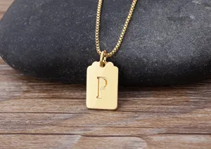 Collana con ciondolo lettera P in ottone placcato oro gioielli di lusso minimalisti per donna.