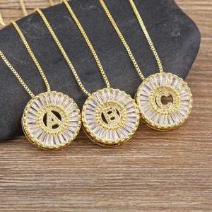 2024 Nuova Collana con Pendente a Lettera Iniziale Rotonda in Rame Placcato Oro 18K per Donna Uomo Semplice Catena a Lettera con Zirconia Intarsiata Gioielli Regalo