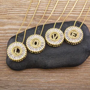 Collana con lettere placcata in oro con ciondolo rotondo in zircone scintillante, gioielli.