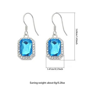 Eleganti orecchini pendenti rettangolari in cristallo blu con chiare specifiche di misura.