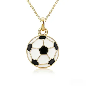 Gouden voetbal hanger ketting met zwart-witte emaillen details voor sportliefhebbers.