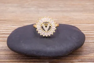 Gold plated letter V zircon ring exquisite circular rhinestone jewelry for women daily wear