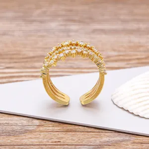 18K vergoldeter mehrschichtiger offener Ring mit funkelnden Zirkonia Steinen, verstellbares Design.