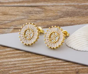 Pendientes de botón con letra X bañados en oro y circonitas cúbicas brillantes mujer.