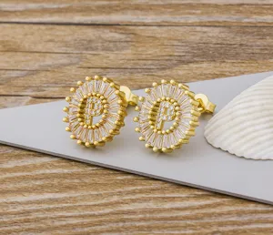 Pendientes de tuerca letra P circonita baño de oro 18k, joyería de moda brillante.