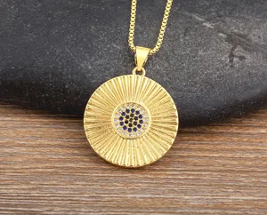 18K vergoldete Sonnen-Anhänger Halskette mit bunten Zirkonia Steinen und filigraner Kette.