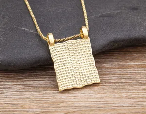 Exquisite 18k gold plated textured square pendant necklace, retro niche design clavicle chain.