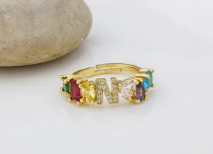 Anello aperto con lettera N in zircone cubico colorato placcato oro 18K da donna
