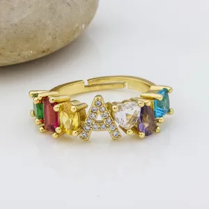 Anello aperto placcato in oro con zircone cubico multicolore e lettera A da donna.