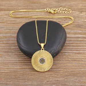 Vergoldete Sonnenstrahl Rundanhänger Halskette mit bunten Zirkonia Steinen für Damen Schmuck