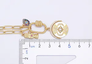 Collana placcata oro con occhio malvagio mano e ciondolo rotante vista dimensioni