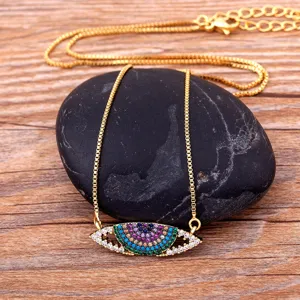 Collier pendentif mauvais œil plaqué or avec zircone cubique colorée mode femme