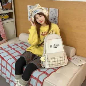 Japanischer süßer College-Rucksack für Damen, farbblockierender Schulranzen mit Karo-Vortasche.