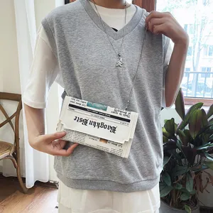 Sac bandoulière enveloppe en PU avec imprimé journal tendance et design de lettres anglaises.