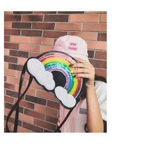 Bolso cruzado lindo con lentejuelas de arco iris, bolso de hombro con forma de nube para mujer.
