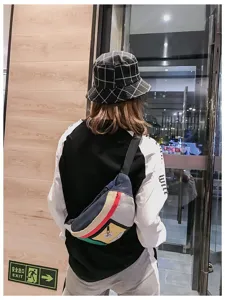 Retro farbblockierte Canvas Brusttasche, Streetwear Umhängetasche mit Patchwork Design f. Alltag