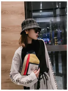 Harajuku Patchwork Canvas Brusttasche Streetwear Stil Farbblock Gürteltasche Detailansicht