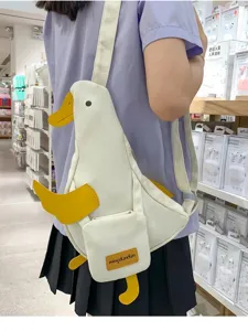 Süße Cartoon-Enten-Canvas-Umhängetasche, lässige japanische Brusttasche für Frauen.