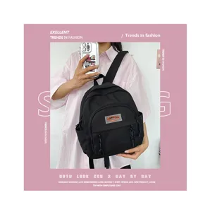 Kompakter Freizeit-Rucksack in Schwarz, leichter Mini-Schulranzen mit praktischer Fronttasche.