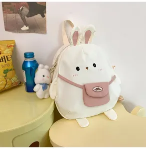 Zaino in nylon kawaii con orecchie di coniglio e tasca frontale rosa per uso quotidiano.