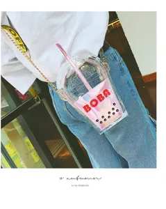 Transparente Bubble Tea Umhängetasche mit gelbem Industriegurt und klarem PVC Design.