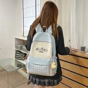 Japanischer süßer College-Stil Damenrucksack, Farbblock Design mit karierter Fronttasche.
