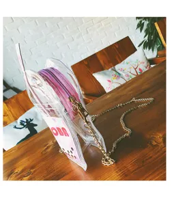 Transparente Jelly Boba Tee Umhängetasche, süßes Strohhalm-Design, stylische PVC Tasche.